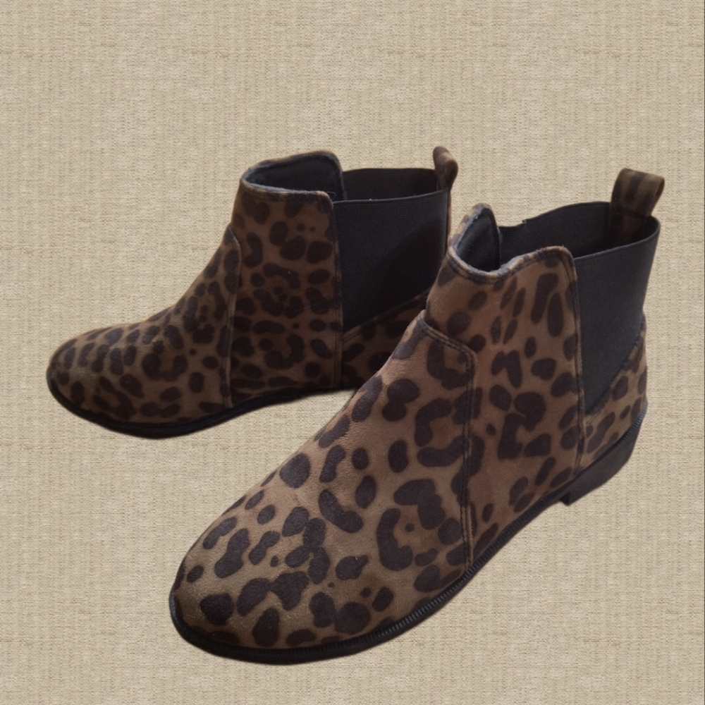 Leopard print ankle boots, size 8, dark brown/black